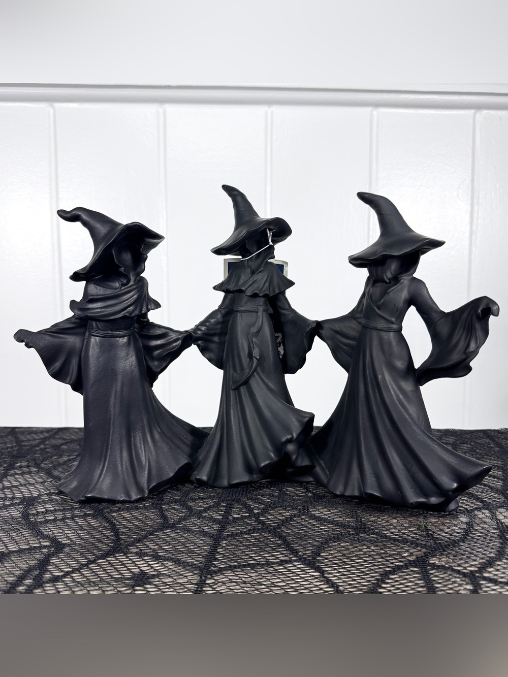 NEW Tahari Three Witches Holding Hands Halloween Figurine
